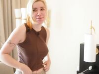 Anni the Duck [Still Biggest German Thot]