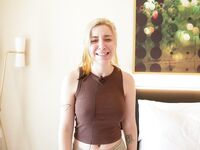 Anni the Duck [Still Biggest German Thot]