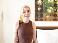 Anni the Duck [Still Biggest German Thot]