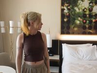 Anni the Duck [Still Biggest German Thot]