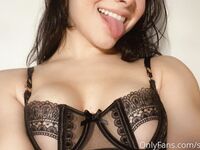 Sophia Spams old OF pics